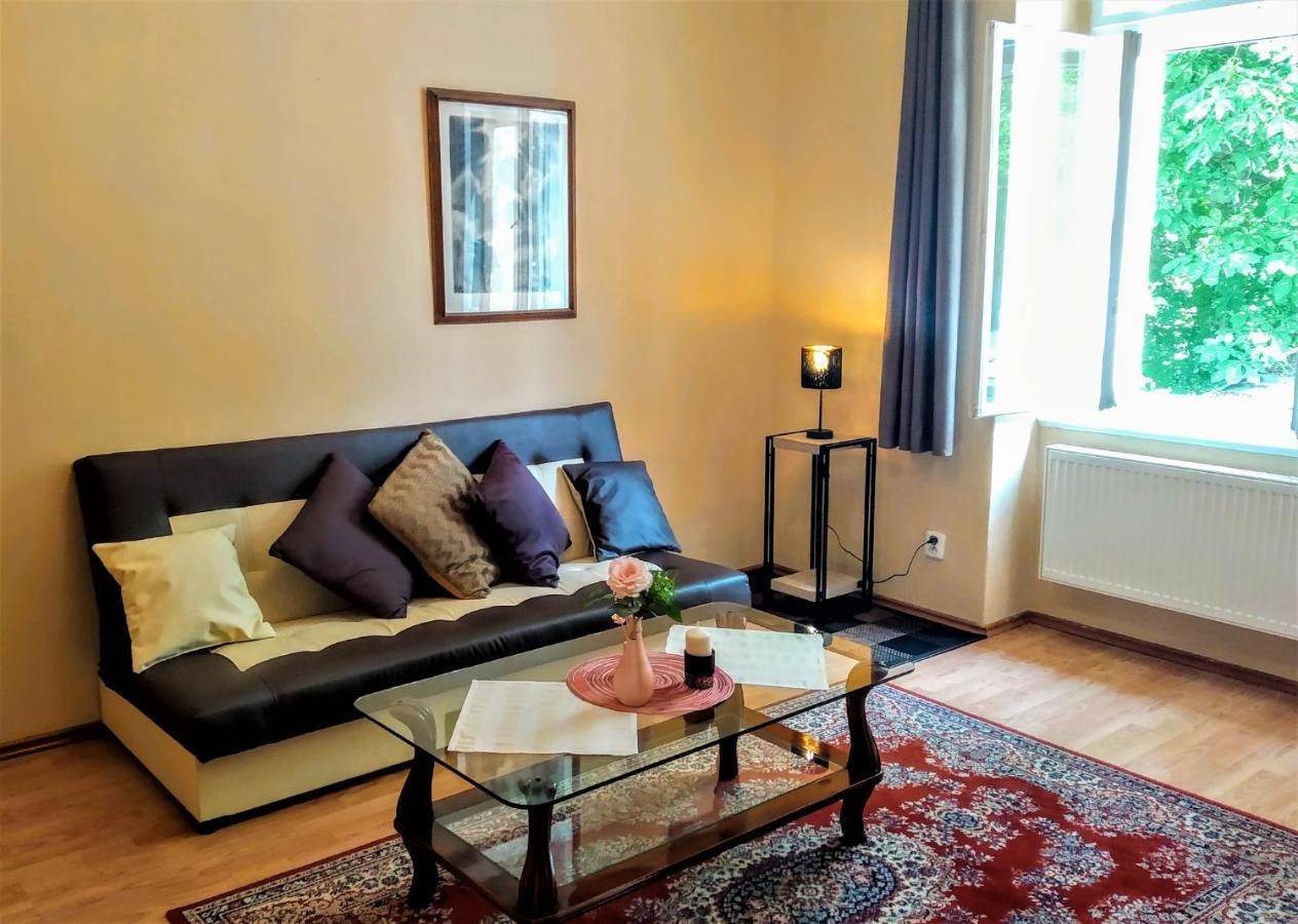 Apartment Sense Of Zizkov Prag Exteriör bild
